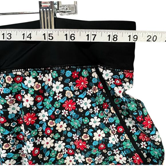 Lands End Swim Board Shorts Womens 18 Black Ditsy Floral Quick Dry Beach UPF50 - Picture 6 of 13